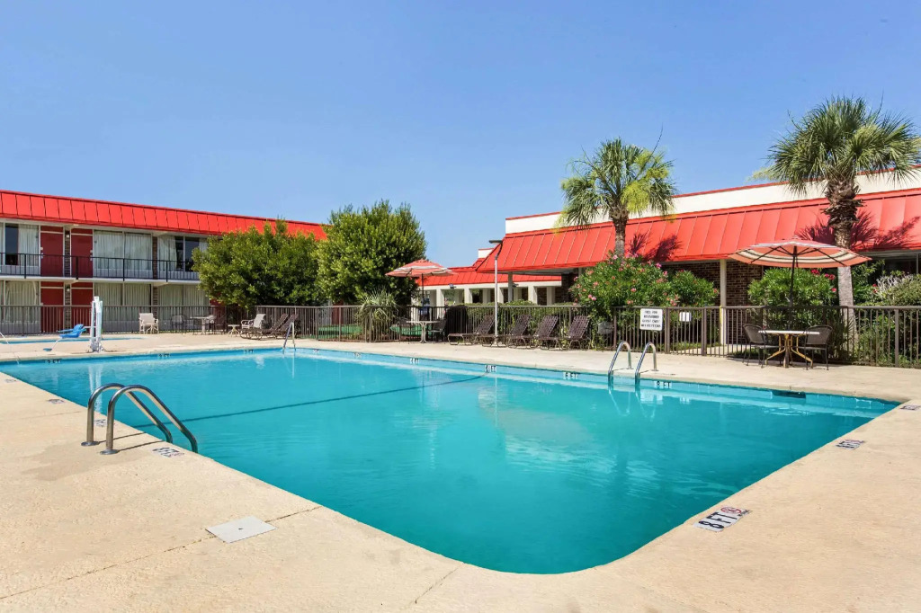 Ramada by Wyndham Santee I-95
