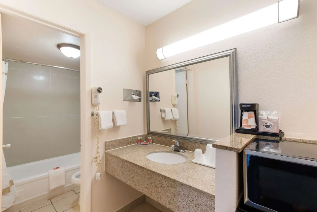 Econo Lodge Washington NC North