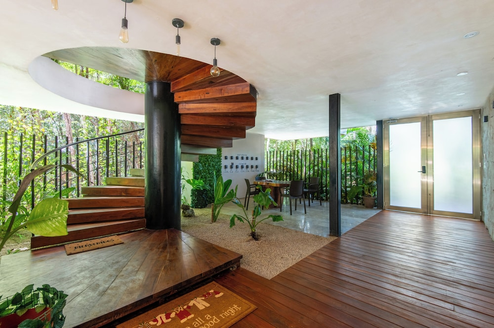 Santuario Apartments