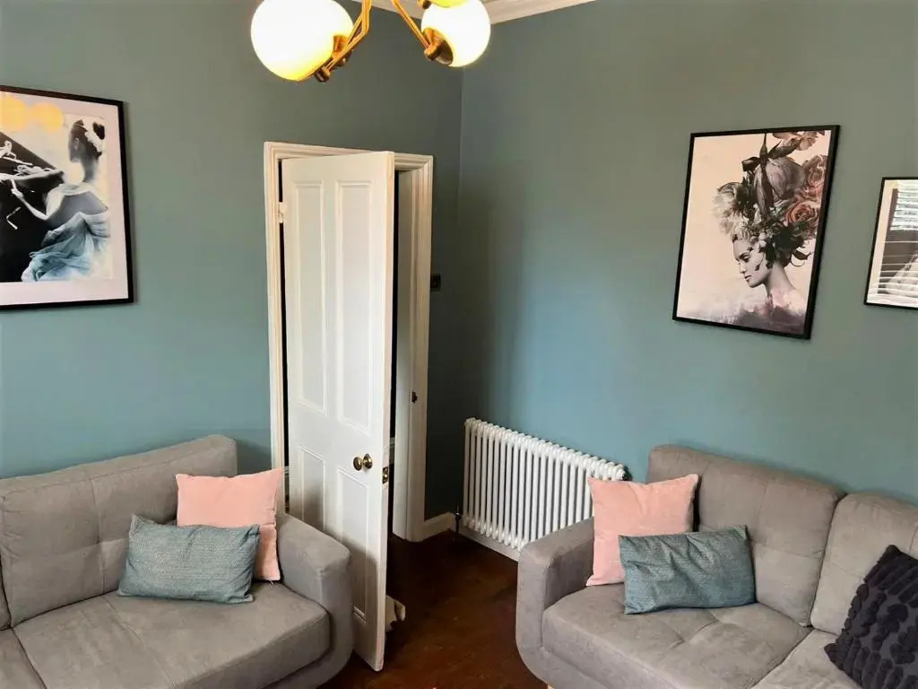 Escape 2 Unwind, Victorian Elegance