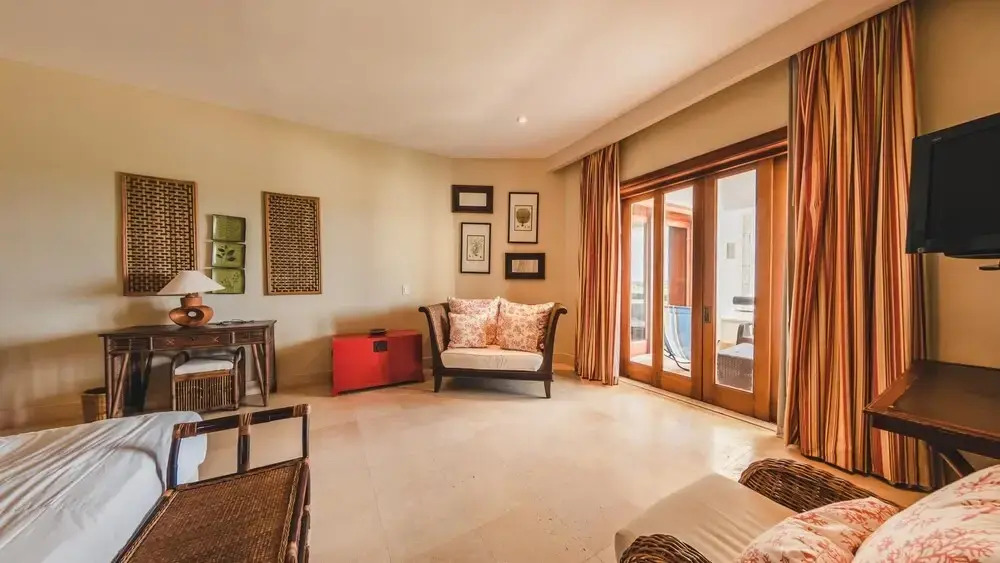 Magnificent Golden Bear w Balcony Pool and Private Parking lot E21