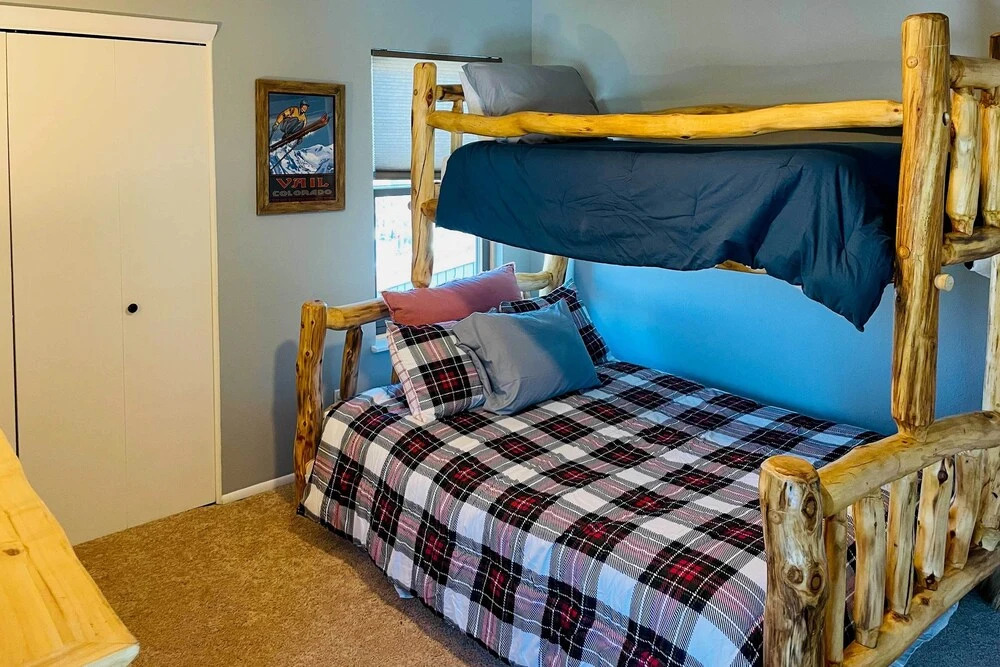 Sunlight Mountain Home w/ Hot Tub & View!