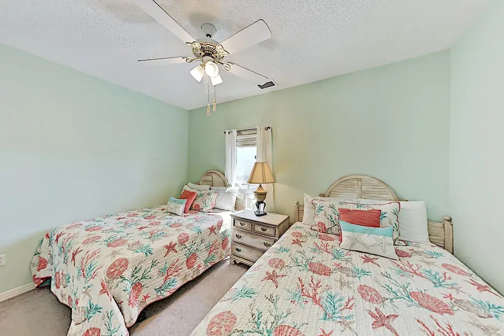 1329 W Lagoon Home 3 Bedrooms 2.5 Bathrooms Home