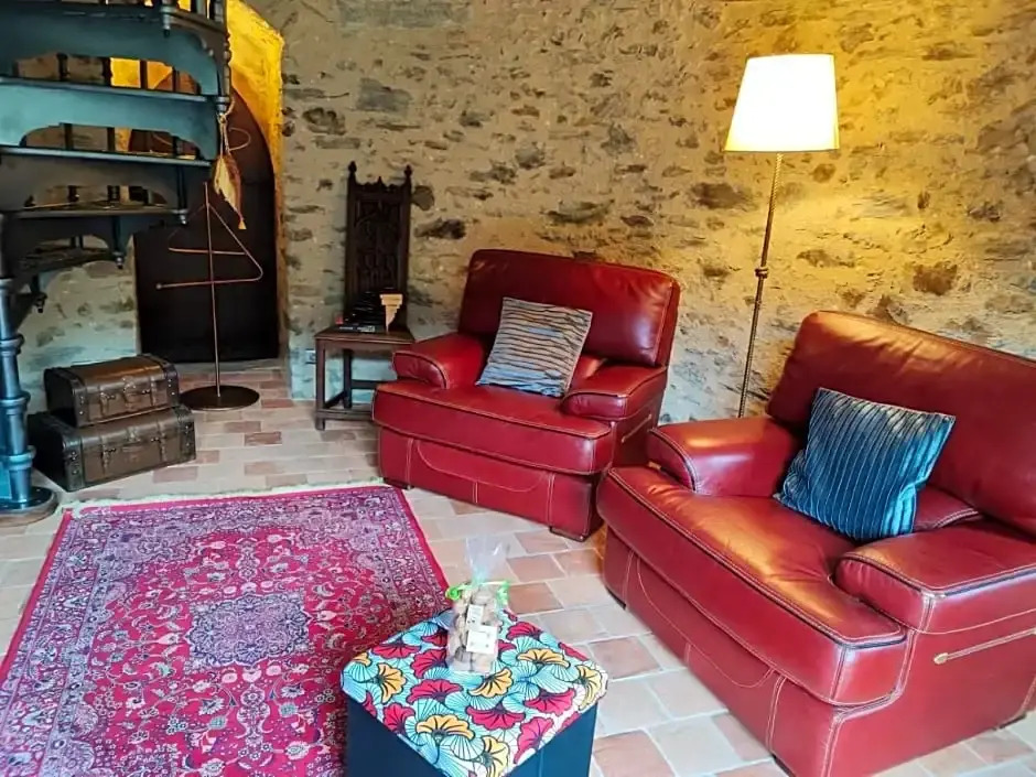 Le Manoir des Pélies, Maison dhôtes de charme, Jacuzzi, Piscine, Rivière