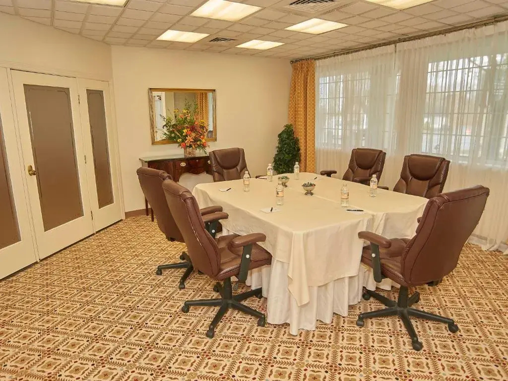The Farmington Inn and Suites