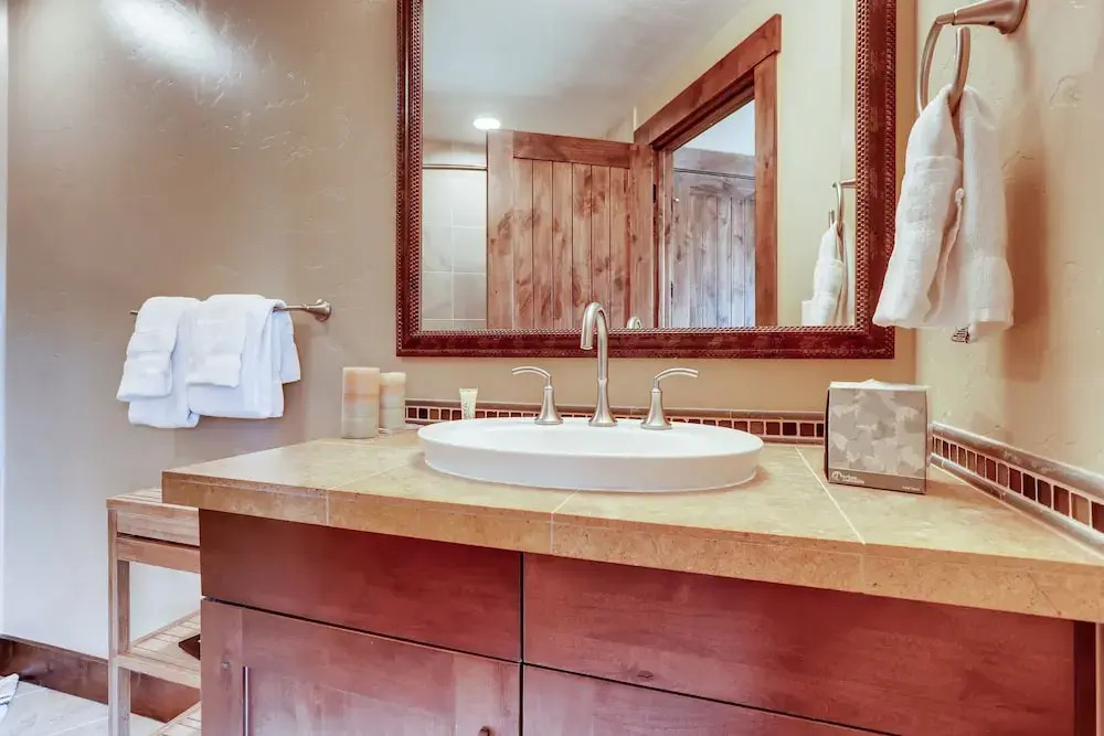 Luxury Water House Ski W/ Pool & Hot Tubs 3 Bedroom Condo