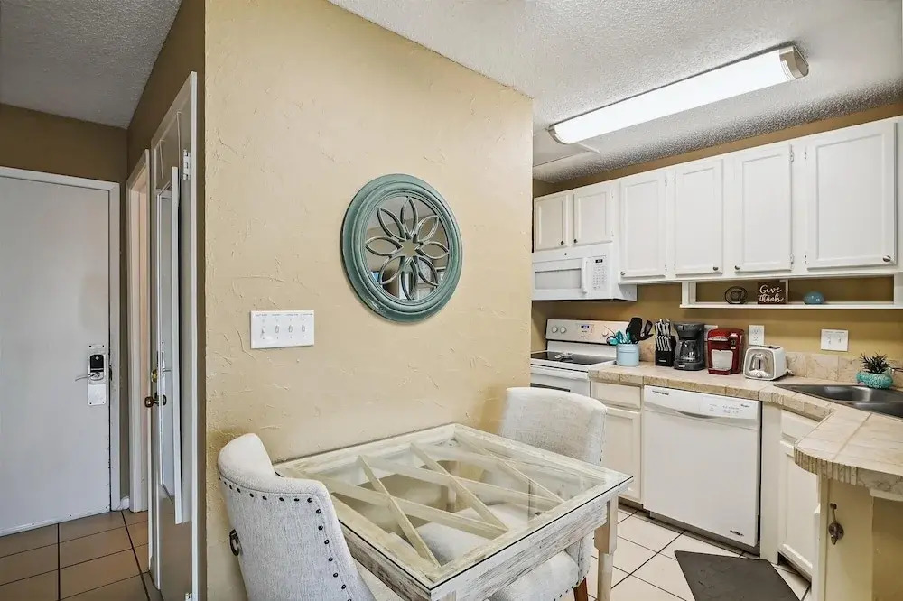 8226 is an upstairs pet friendly studio located in Sandpiper Cove by RedAwning