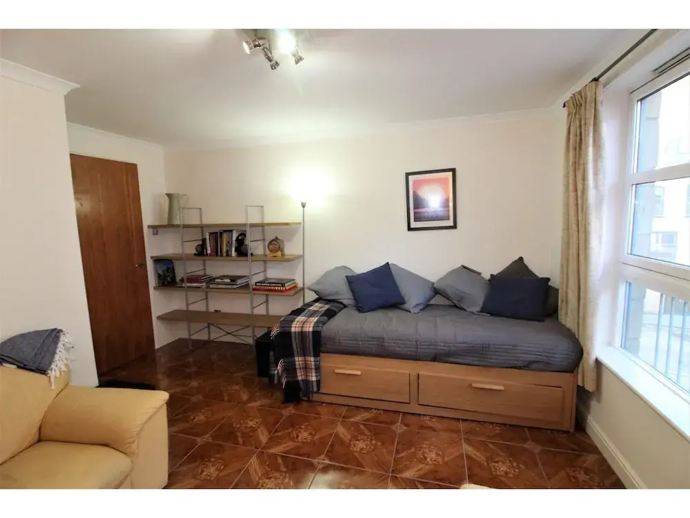Charming 2BR Flat for 6 In Historic Old Town