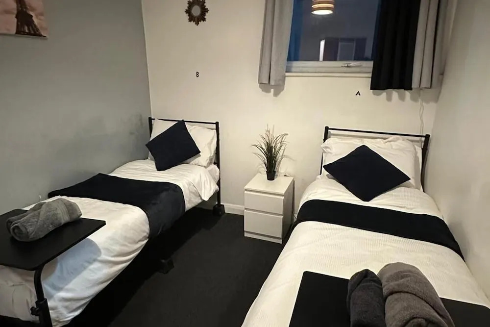 Apartment Sleeps 4 With Parking