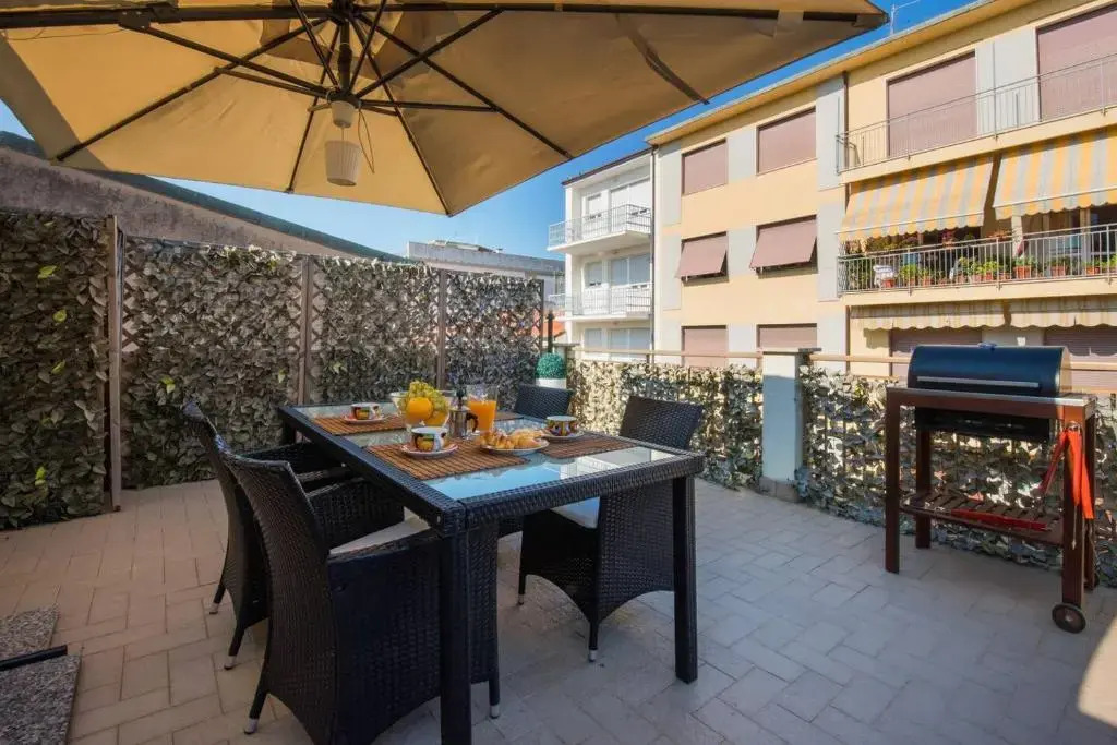 ALTIDO Apt for 8 with huge terrace in Old town of Viareggio