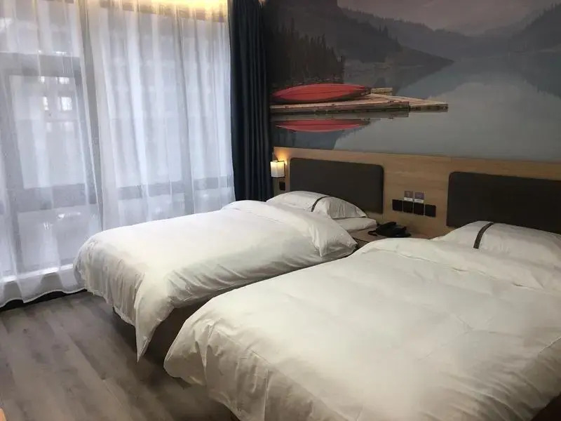 Thank Inn Hotel Shaanxi Xi'an Economic Development Zone 12th Fengcheng Metro Station