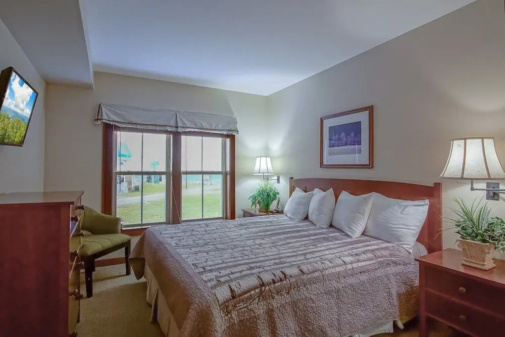Allegheny Springs 140 Ground Level, Slope Side, Snowshoe Resort Village Center 2 Bedroom Plus Den
