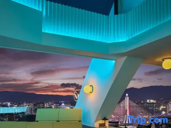 Floral Hotel · Cháo Chao Skyline River View Art Hotel
