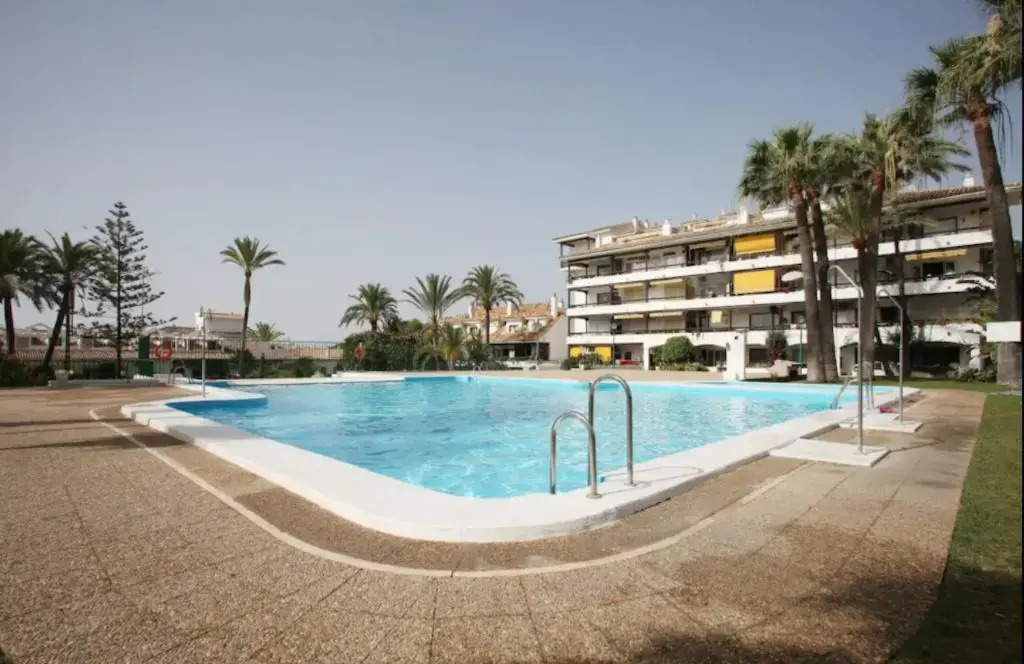 Bright 2 bedroom apt Golden Mile next to beach RDR225