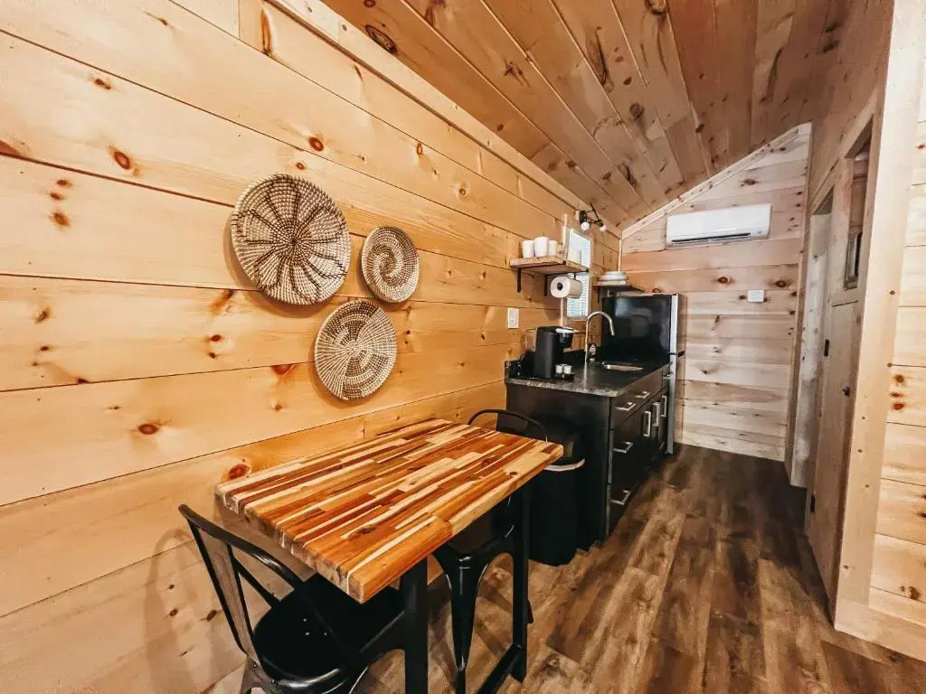 Studio Style Cabin #6 Located Minutes From Lake Hartwell