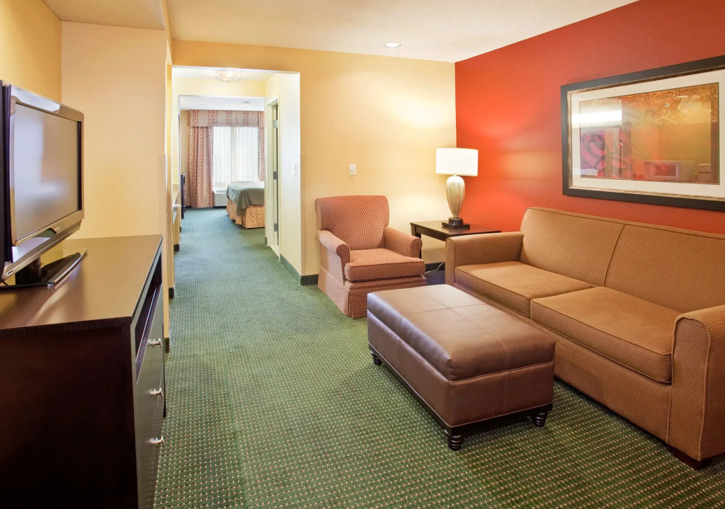 Holiday Inn Express Hotel & Suites Norfolk by IHG