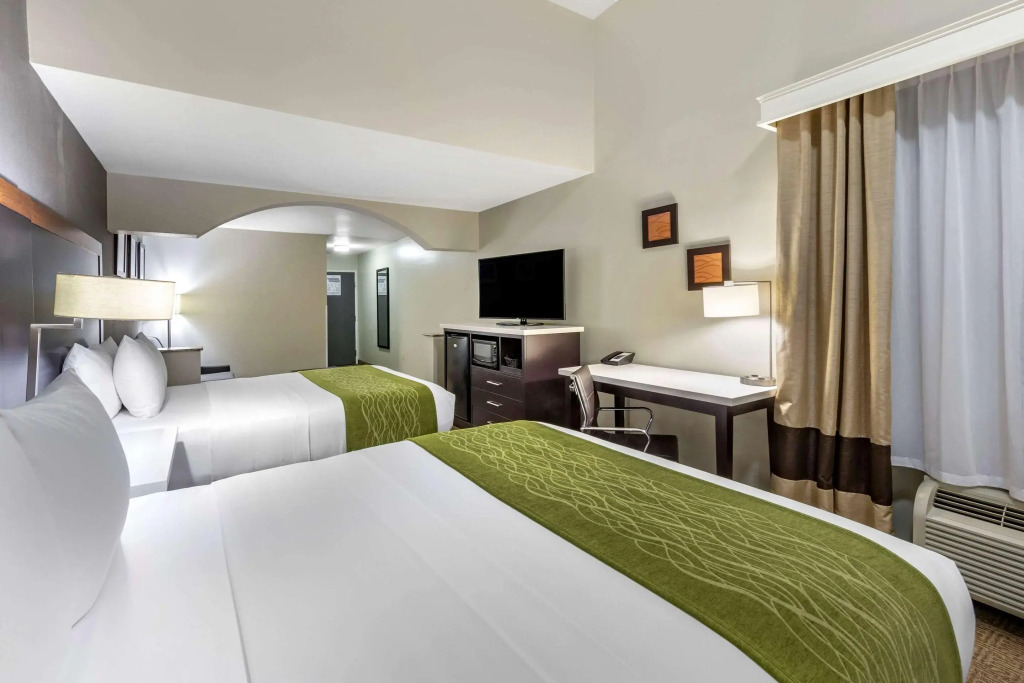 Comfort Inn & Suites Near Universal - N Hollywood - Burbank