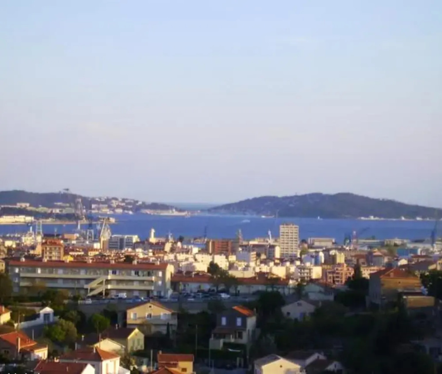 Apartment With one Bedroom in Toulon, With Wonderful sea View, Furnished Balcony and Wifi - 3 km From the Beach