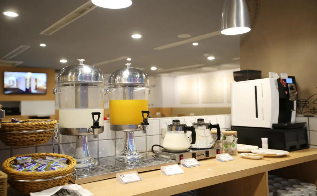 CHECK inn SELECT Chiayi RenAi