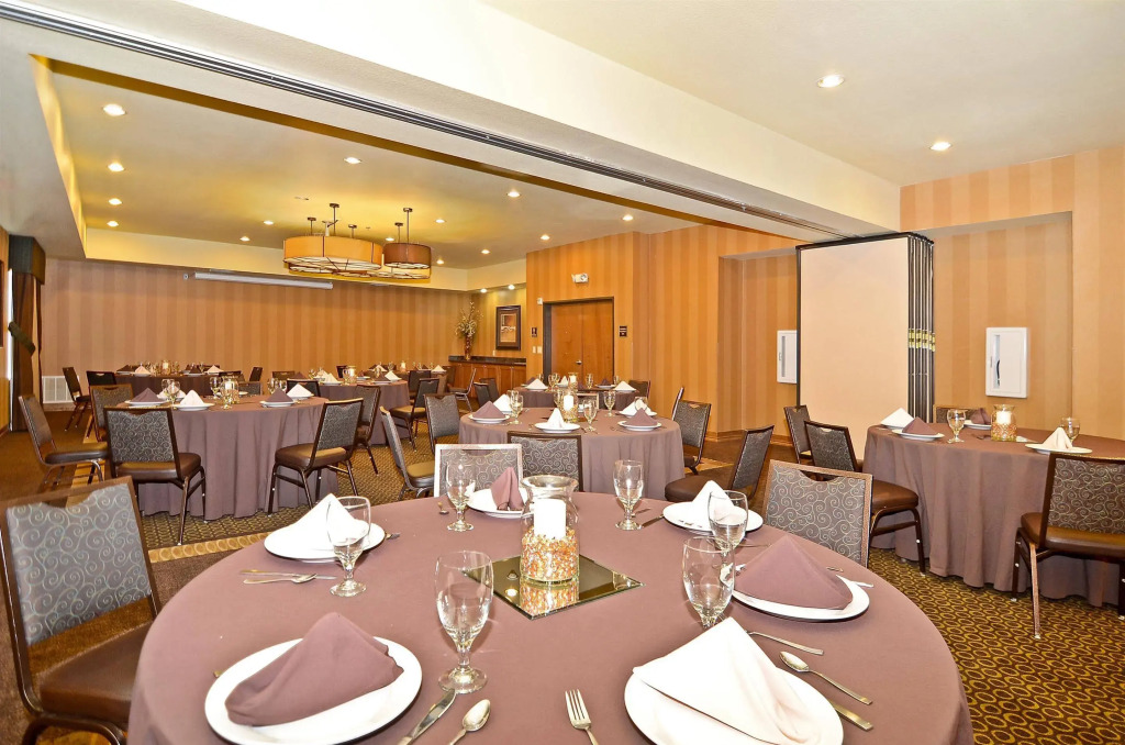Best Western Plus Christopher Inn & Suites
