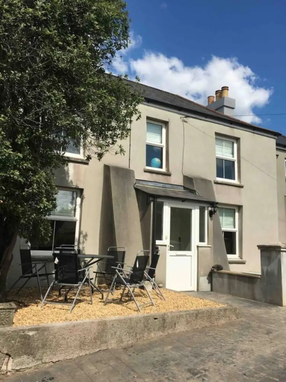 3-Bed Cottage-Plymouth-Dog friendly-Sleeps7