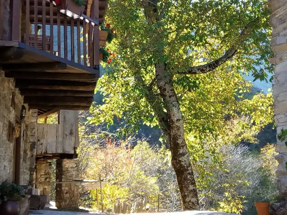 Cozy Cottage in Benllera with Hot Tub
