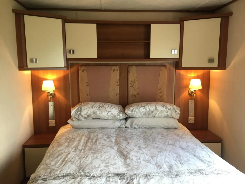 'Hartland Caravan' with Sea Views