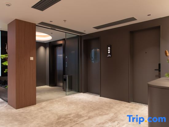 Xiyue Designer Hotel (Zhongshan Ferry Branch, Erma Road Food Street)