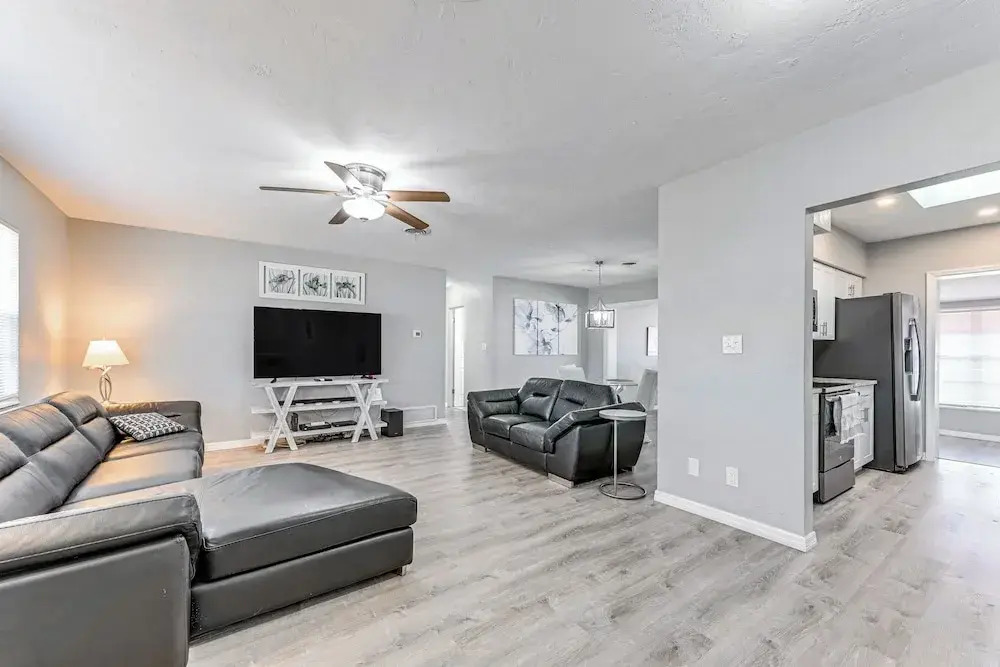 3 Mi to Venice Beach: Pet-friendly Home w/ Yard