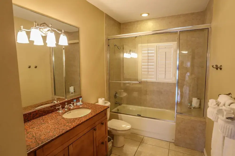 8170 Estero