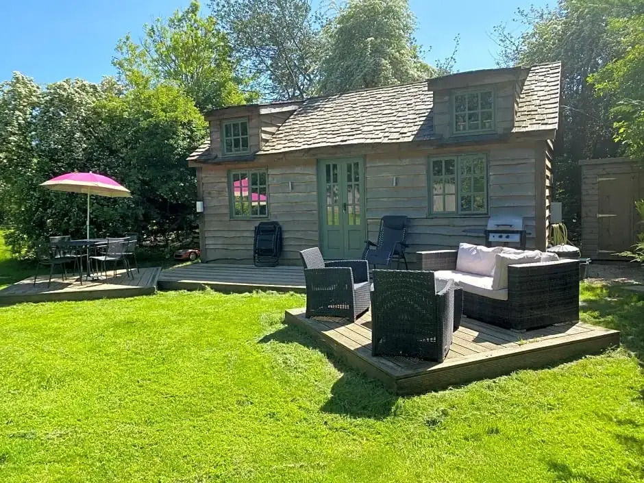 The Secret Cottage & Hideaway Caravan