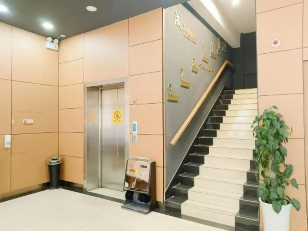 Mango Hotel (Hanzhong Tiantai Road)