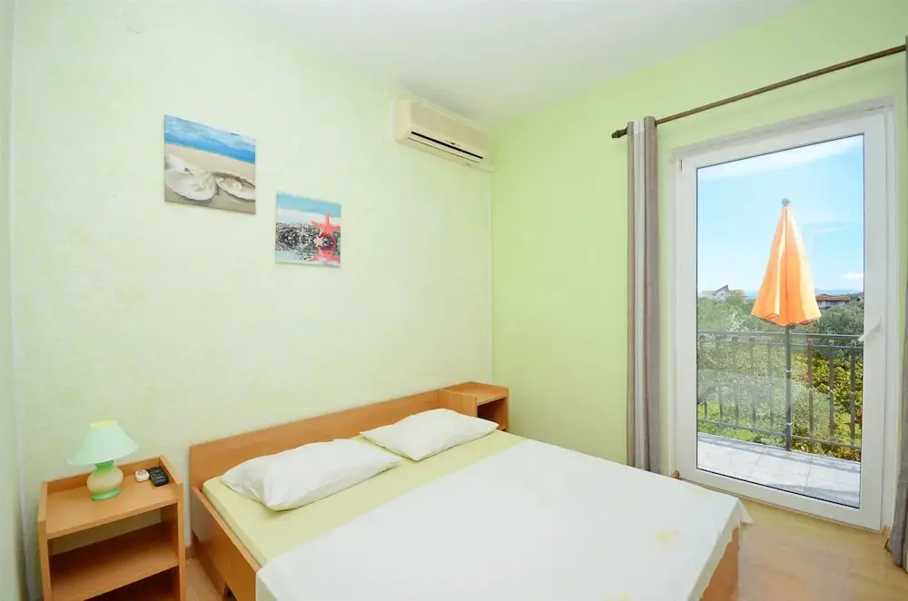 Apartment and Rooms Ivana