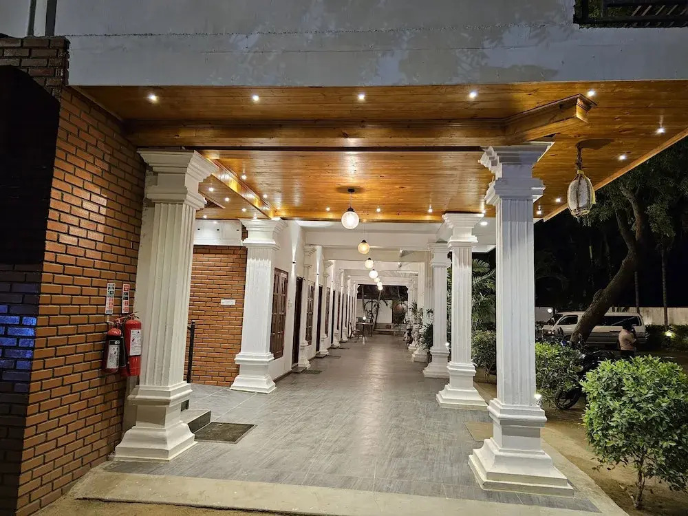 J Hotel