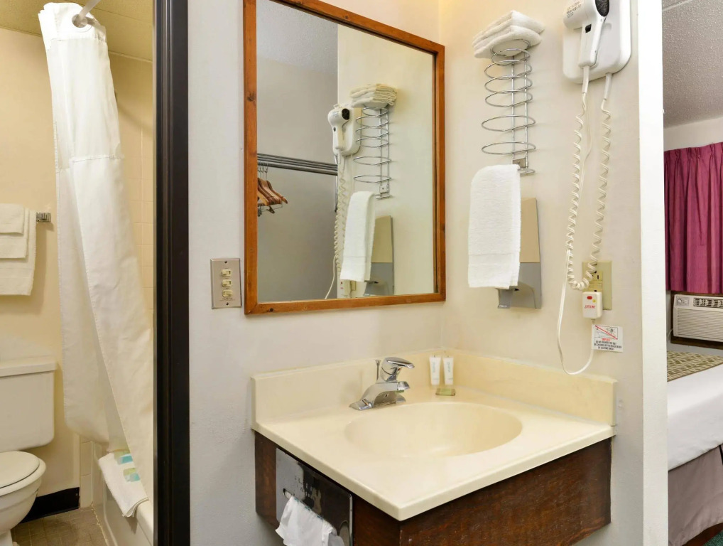 OYO Hotel Pipestone MN, Canterbury Park