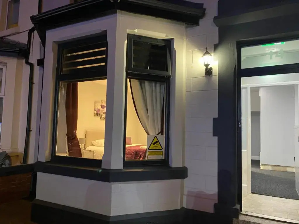 Edward Place Luxury Hot Tub Apartments