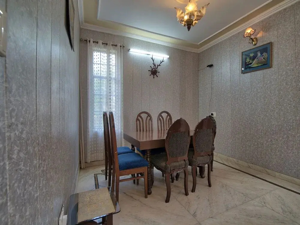 Hotel Lake View by OYO Rooms