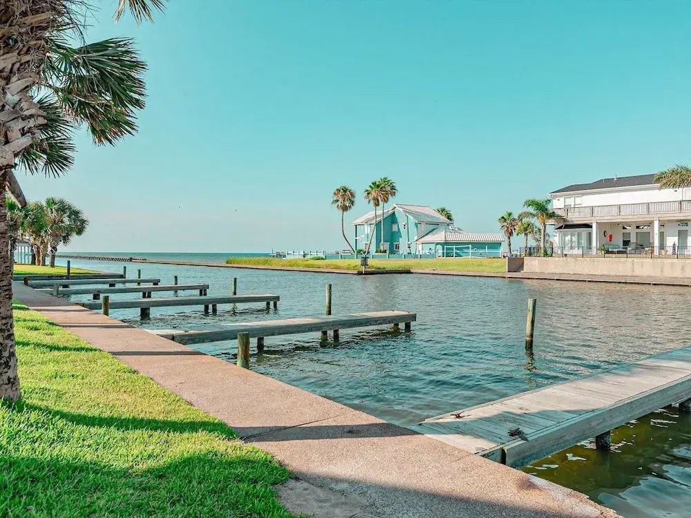Kontiki Bayfront by Miss Kitty’s