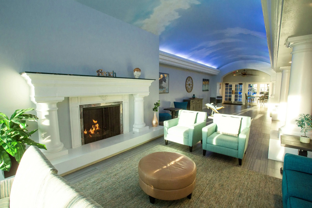 Tamarack Beach Hotel