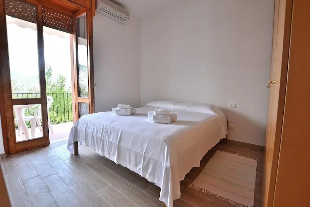 Apartment Candor - 4 Sleeps in Residence With Pool in Cassone di Malcesine