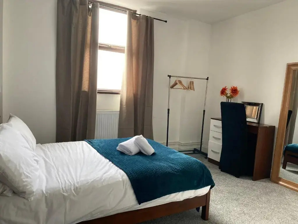 Modern 2 Bedroom Flat in Robert st, Swansea