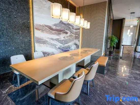Zhangjiakou Grand Metropark Hotel
