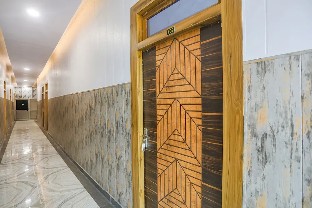 FabHotel Moon Gaze Inn