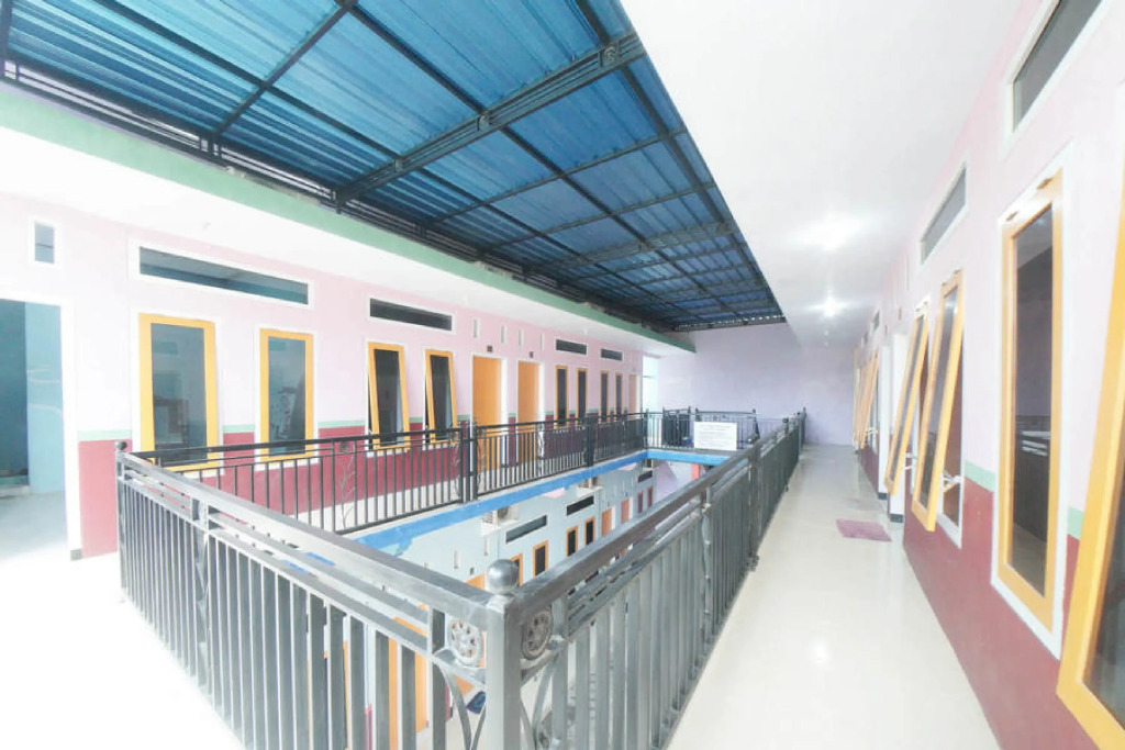 RedDoorz Syariah near Mall Roxy Banyuwangi 2