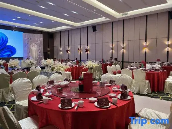 Echarm Plus Hotel