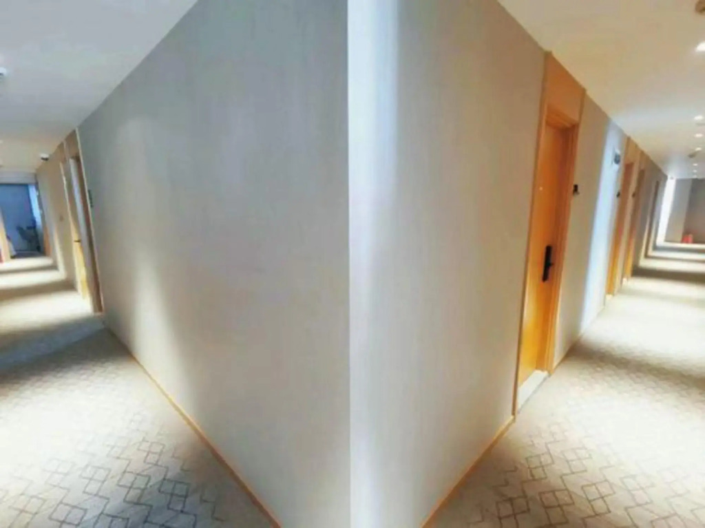 Ouli Business Hotel (Shanghai Luohe Hongmei Road Subway Station)