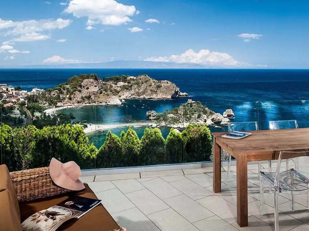Exclusive Residence With Pool, Breathtaking Views on Taormina and on the sea