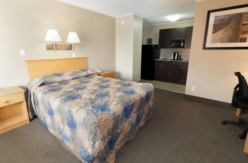 Best Maple Inn - Drayton Valley
