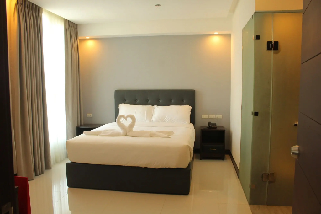The Upperhouse Hotel Boutique Stay with City & River Views