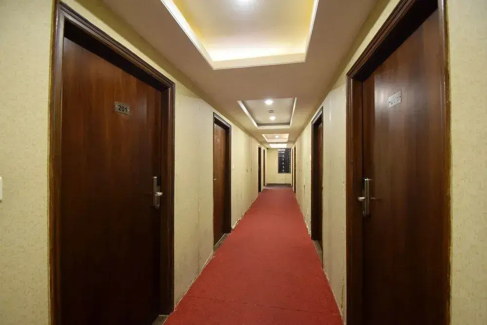 Capital O 23134 Hotel Radiant Star